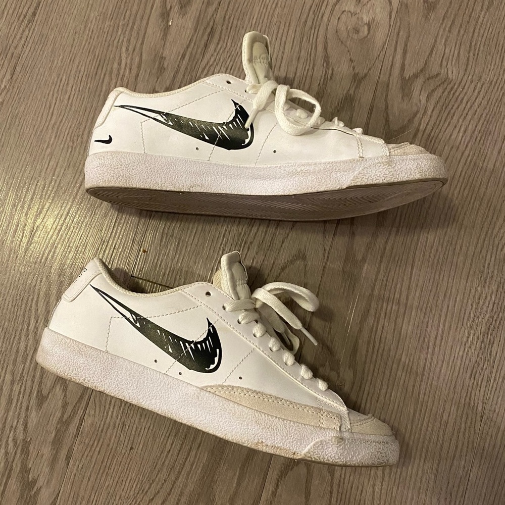 Men's Nike Blazer Low '77 Sketch White & Black Streetwear Sneakers - Picture 2 of 10